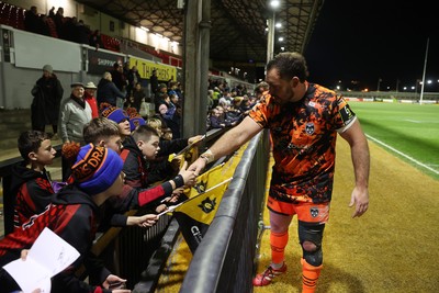 141225 - Dragons RFC v Lyon Olympique Universitaire - European Rugby Challenge Cup - Robert Hunt of Dragons with fans at full time