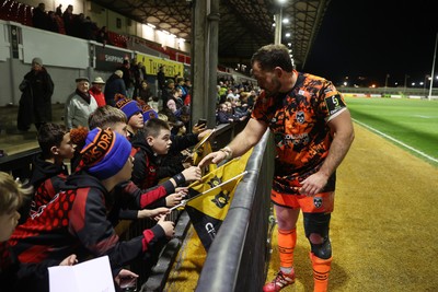 141225 - Dragons RFC v Lyon Olympique Universitaire - European Rugby Challenge Cup - Robert Hunt of Dragons with fans at full time