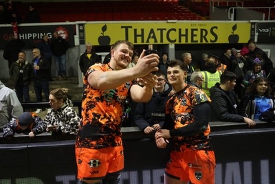 141225 - Dragons RFC v Lyon Olympique Universitaire - European Rugby Challenge Cup - Shane Lewis-Hughes and Ewan Rosser of Dragons with fans at full time