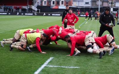 141225 - Dragons RFC v Lyon Olympique Universitaire, EPCR Challenge Cup - Lyon warm up ahead of the match