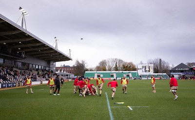 141225 - Dragons RFC v Lyon Olympique Universitaire, EPCR Challenge Cup - Lyon warm up ahead of the match