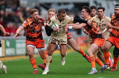141225 - Dragons RFC v Lyon Olympique Universitaire, EPCR Challenge Cup - Alexandre Tchaptchet of Lyon is held by Alfred Parisien of Lyon