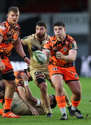 141225 - Dragons RFC v Lyon Olympique Universitaire, EPCR Challenge Cup - Oli Burrows of Dragons pass the ball out