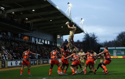 141225 - Dragons RFC v Lyon Olympique Universitaire, EPCR Challenge Cup - Maxime Gouzou of Lyon takes the line out
