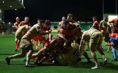 141225 - Dragons RFC v Lyon Olympique Universitaire, EPCR Challenge Cup - The Dragons power forward for Harri Keddie of Dragons to score try