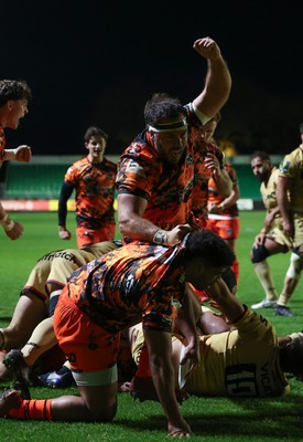141225 - Dragons RFC v Lyon Olympique Universitaire, EPCR Challenge Cup - Robert Hunt of Dragons celebrates as the Dragons power over for Harri Keddie of Dragons to score try