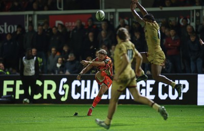141225 - Dragons RFC v Lyon Olympique Universitaire, EPCR Challenge Cup - Angus O’Brien of Dragons kicks the winning conversion