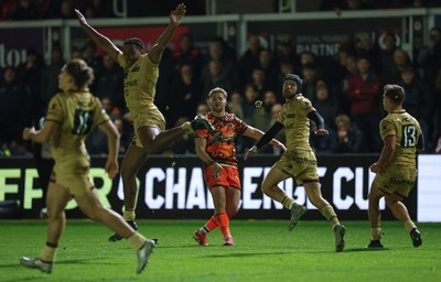 141225 - Dragons RFC v Lyon Olympique Universitaire, EPCR Challenge Cup - Angus O’Brien of Dragons kicks the winning conversion
