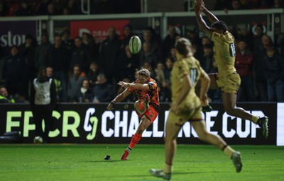 141225 - Dragons RFC v Lyon Olympique Universitaire, EPCR Challenge Cup - Angus O’Brien of Dragons kicks the winning conversion
