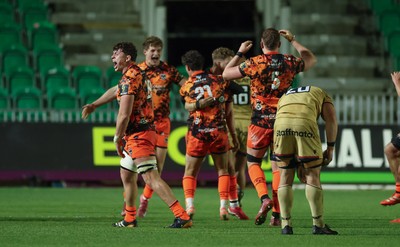 141225 - Dragons RFC v Lyon Olympique Universitaire, EPCR Challenge Cup - Dragons players celebrate on the final whistle