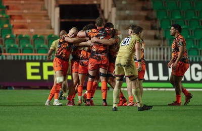141225 - Dragons RFC v Lyon Olympique Universitaire, EPCR Challenge Cup - Dragons players celebrate on the final whistle