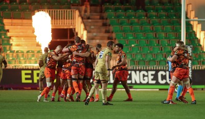 141225 - Dragons RFC v Lyon Olympique Universitaire, EPCR Challenge Cup - Dragons players celebrate on the final whistle
