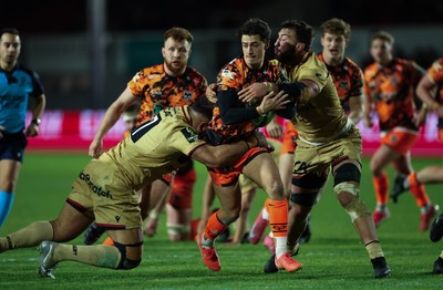 141225 - Dragons RFC v Lyon Olympique Universitaire, EPCR Challenge Cup - Che Hope of Dragons breaks away