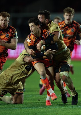 141225 - Dragons RFC v Lyon Olympique Universitaire, EPCR Challenge Cup - Che Hope of Dragons breaks away