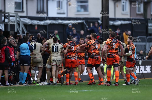 141225 - Dragons RFC v Lyon Olympique Universitaire - European Rugby Challenge Cup - Tension boils over between the teams