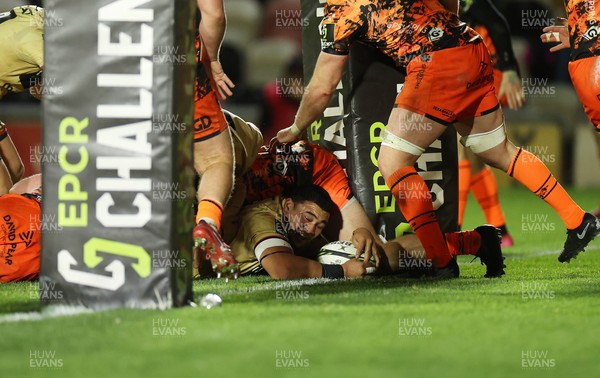 141225 - Dragons RFC v Lyon Olympique Universitaire - European Rugby Challenge Cup - Ave Maalo of Lyon scores a try