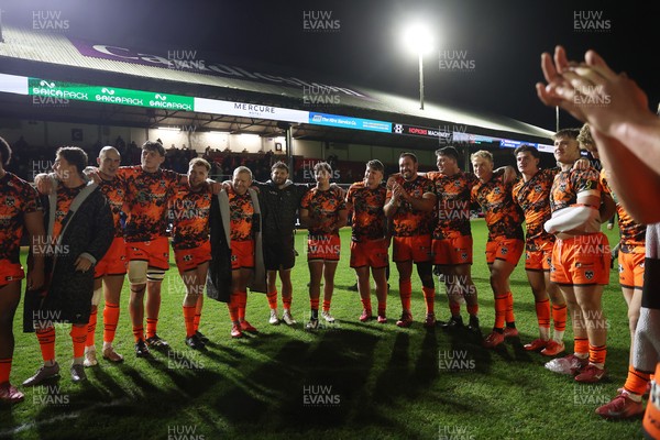 141225 - Dragons RFC v Lyon Olympique Universitaire - European Rugby Challenge Cup - Dragons huddle at full time