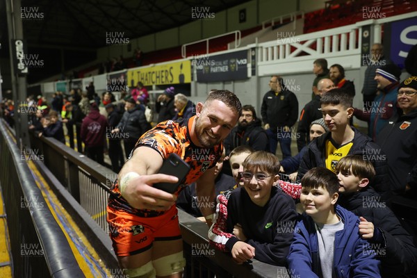 141225 - Dragons RFC v Lyon Olympique Universitaire - European Rugby Challenge Cup - Harri Keddie of Dragons with fans at full time