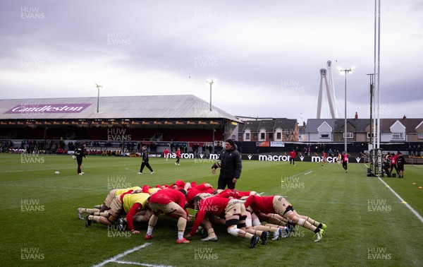 141225 - Dragons RFC v Lyon Olympique Universitaire, EPCR Challenge Cup - Lyon warm up ahead of the match