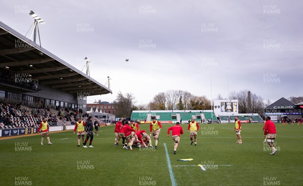 141225 - Dragons RFC v Lyon Olympique Universitaire, EPCR Challenge Cup - Lyon warm up ahead of the match