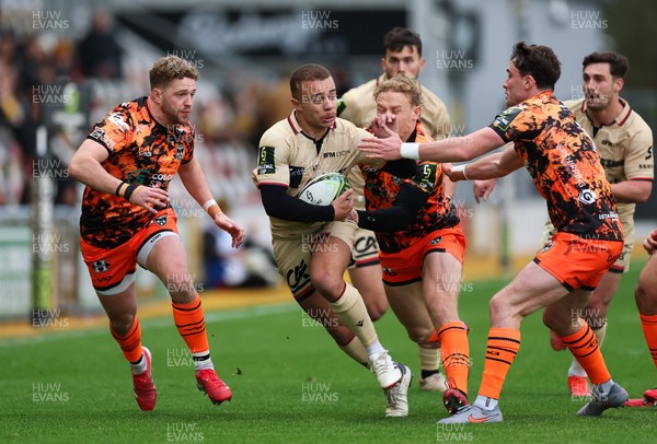 141225 - Dragons RFC v Lyon Olympique Universitaire, EPCR Challenge Cup - Alexandre Tchaptchet of Lyon is held by Alfred Parisien of Lyon