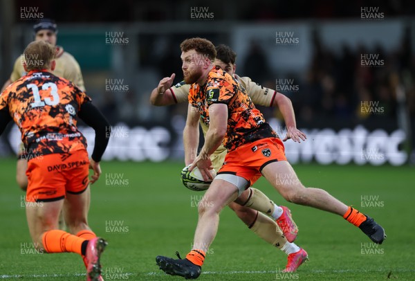 141225 - Dragons RFC v Lyon Olympique Universitaire, EPCR Challenge Cup - Aneurin Owen of Dragons feeds the ball out