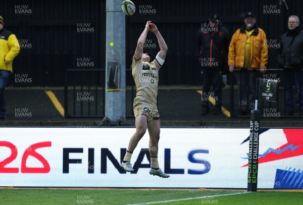 141225 - Dragons RFC v Lyon Olympique Universitaire, EPCR Challenge Cup - Arthur Mathiron of Lyon fails to take the cross field kick and score