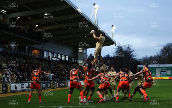 141225 - Dragons RFC v Lyon Olympique Universitaire, EPCR Challenge Cup - Maxime Gouzou of Lyon takes the line out