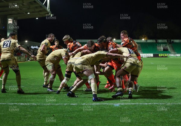 141225 - Dragons RFC v Lyon Olympique Universitaire, EPCR Challenge Cup - The Dragons power forward for Harri Keddie of Dragons to score try