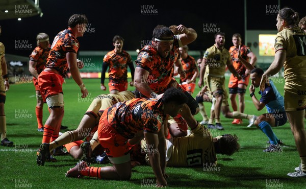 141225 - Dragons RFC v Lyon Olympique Universitaire, EPCR Challenge Cup - Robert Hunt of Dragons celebrates as the Dragons power over for Harri Keddie of Dragons to score try
