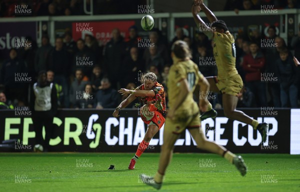 141225 - Dragons RFC v Lyon Olympique Universitaire, EPCR Challenge Cup - Angus O’Brien of Dragons kicks the winning conversion