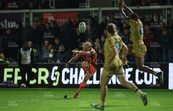 141225 - Dragons RFC v Lyon Olympique Universitaire, EPCR Challenge Cup - Angus O’Brien of Dragons kicks the winning conversion