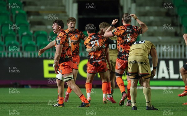 141225 - Dragons RFC v Lyon Olympique Universitaire, EPCR Challenge Cup - Dragons players celebrate on the final whistle