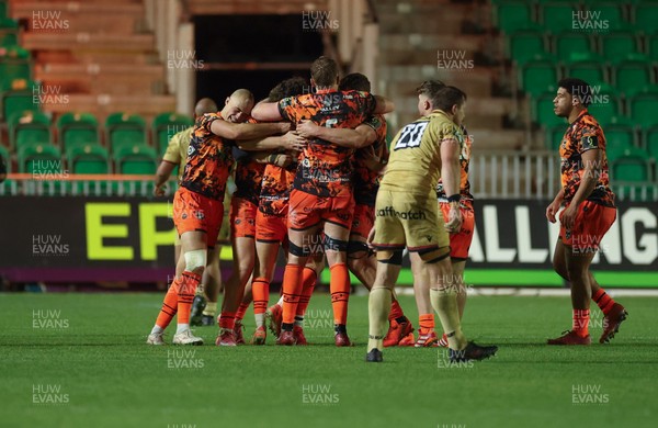 141225 - Dragons RFC v Lyon Olympique Universitaire, EPCR Challenge Cup - Dragons players celebrate on the final whistle