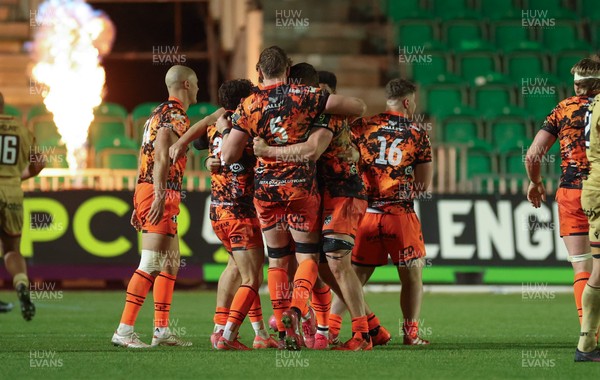 141225 - Dragons RFC v Lyon Olympique Universitaire, EPCR Challenge Cup - Dragons players celebrate on the final whistle