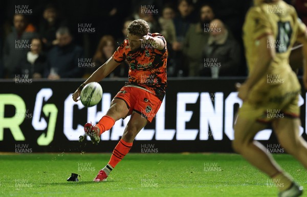 141225 - Dragons RFC v Lyon Olympique Universitaire, EPCR Challenge Cup - Angus O’Brien of Dragons kicks the winning conversion
