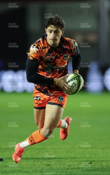 141225 - Dragons RFC v Lyon Olympique Universitaire, EPCR Challenge Cup - Che Hope of Dragons breaks away