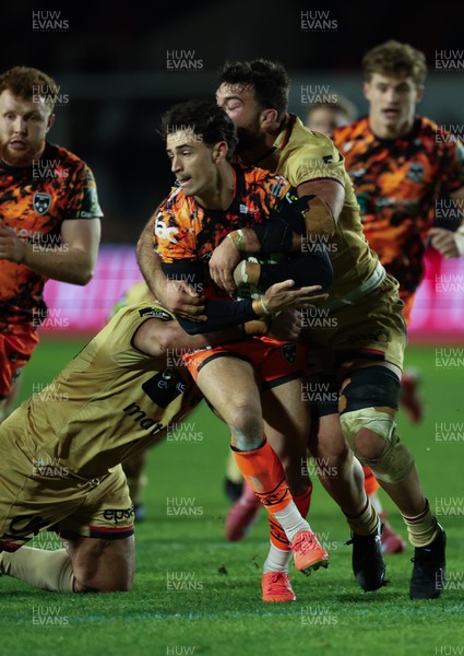141225 - Dragons RFC v Lyon Olympique Universitaire, EPCR Challenge Cup - Che Hope of Dragons breaks away