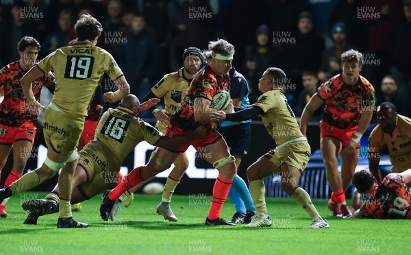141225 - Dragons RFC v Lyon Olympique Universitaire, EPCR Challenge Cup - Aaron Wainwright of Dragons drives for the line