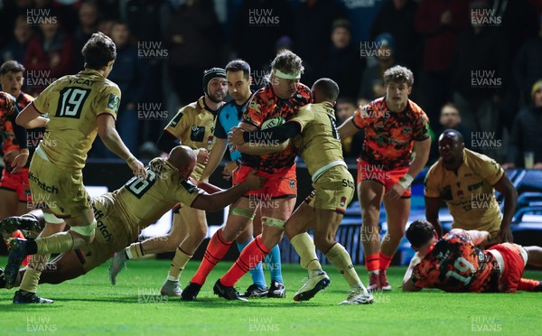 141225 - Dragons RFC v Lyon Olympique Universitaire, EPCR Challenge Cup - Aaron Wainwright of Dragons drives for the line