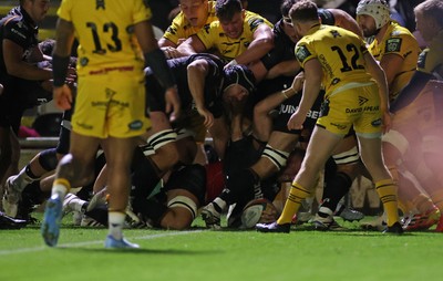 091026 - Dragons RFC v Ospreys - United Rugby Championship - Ross Moriarty of Ospreys scores a try