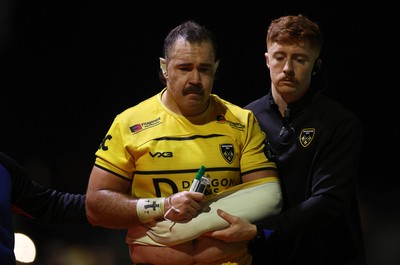 091026 - Dragons RFC v Ospreys - United Rugby Championship - Robert Hunt of Dragons leaves the field injured