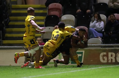 091026 - Dragons RFC v Ospreys - United Rugby Championship - Keelan Giles of Ospreys scores a try