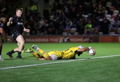 091026 - Dragons RFC v Ospreys - United Rugby Championship - Anzelo Tuitavuki of Dragons scores a try