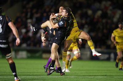 091026 - Dragons RFC v Ospreys - United Rugby Championship - Lawson Creighton of Ospreys and Rio Dyer of Dragons go for the ball