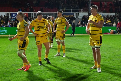 091026 - Dragons RFC v Ospreys - United Rugby Championship - Dejected Dragons at full time
