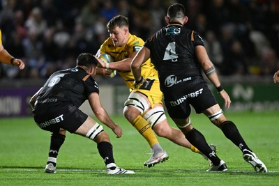 091026 - Dragons RFC v Ospreys - United Rugby Championship - Shane Lewis-Hughes of Dragons is challenged by Liam Wright of Ospreys