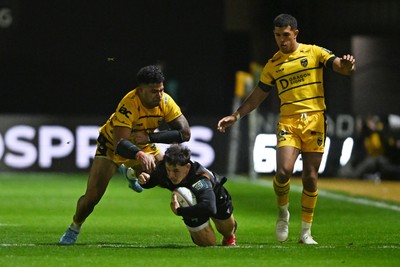 091026 - Dragons RFC v Ospreys - United Rugby Championship - Tom Rogers of Ospreys is challenged by Fetuli Paea of Dragons