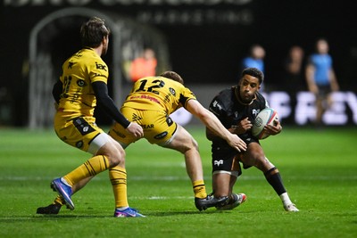 091026 - Dragons RFC v Ospreys - United Rugby Championship - Keelan Giles of Ospreys is challenged by Aneurin Owen of Dragons