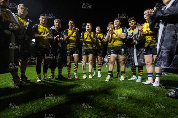 181123 - Dragons RFC v Ospreys - United Rugby Championship - Dragons team huddle at full time